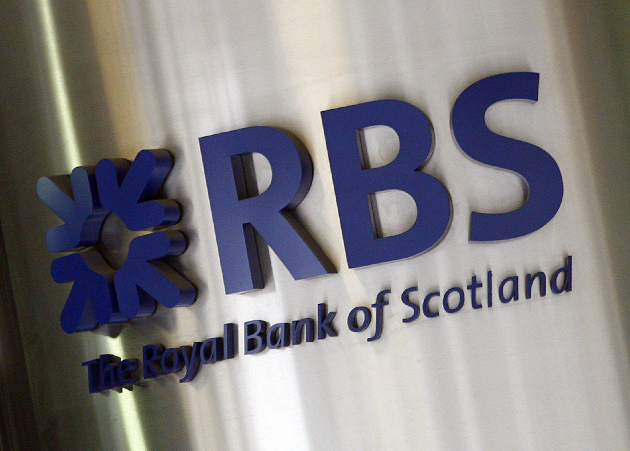 The Royal Bank of Scotland's logo is seen in central London May 29, 2007. A consortium led by Royal Bank of Scotland unveiled a 71.1 billion euro ($95.7 billion) bid for ABN AMRO that included its disputed U.S. bank and a higher cash component than indicated. REUTERS/Stephen Hird  (BRITAIN)