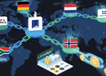 Mapa mundial con líneas de red y cadenas que conectan instituciones financieras de varios países, junto a un ledger digital con símbolos cripto que sugiere colaboración internacional mediante blockchain.