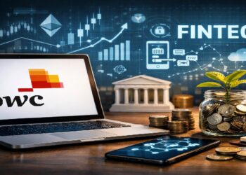 Escritorio con una laptop que muestra el logo de PwC, monedas, un smartphone con icono de blockchain y un frasco con una planta creciendo sobre monedas, acompañado de gráficos digitales y símbolos de criptomonedas