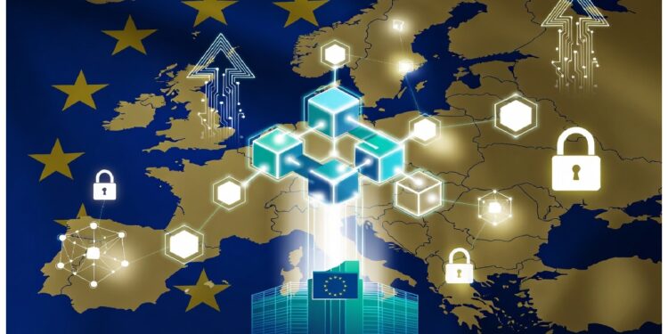 Mapa de Europa en azul con estrellas amarillas y cubos brillantes conectados, flechas ascendentes y candados que evocan redes digitales y protección de datos en la región.