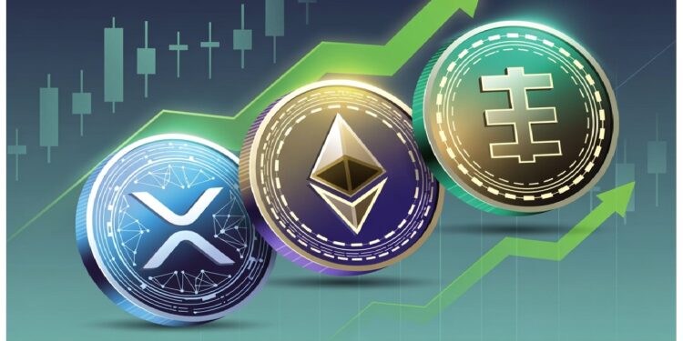 Monedas digitales de Ripple, Ethereum y Huobi frente a un gráfico con velas y una flecha verde ascendente, evocando crecimiento del mercado cripto y tendencias de inversión.