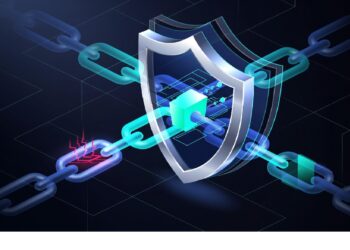 Cadena metálica con eslabón dañado junto a escudo digital con cubo central, rodeado de luces azul‑verde sobre fondo tecnológico, simbolizando seguridad blockchain y defensa ante ciberataques.