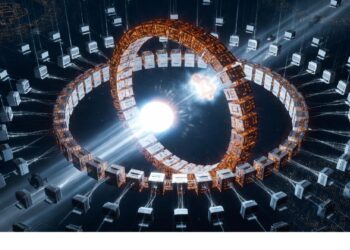 Anillos metálicos entrelazados con brillo naranja alrededor de una esfera luminosa, suspendidos entre cubos conectados por haces de luz, evocando un sistema tecnológico futurista.