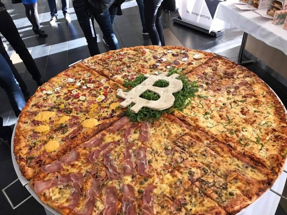 Pizza especial preparada en Eslovenia para celebrar el Bitcoin Pizza Day