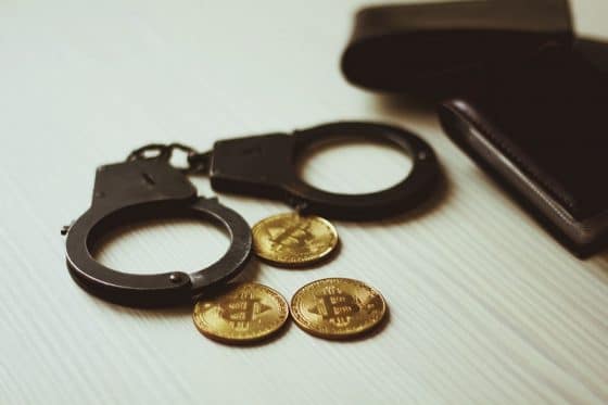 Arrestan a oficial de inteligencia de Francia por vender datos confidenciales en bitcoins