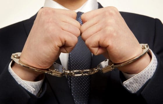 Arrestan a CEO de AriseBank por estafa de 4 millones de dólares en criptomonedas