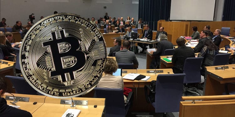 politica criptomoneda btc