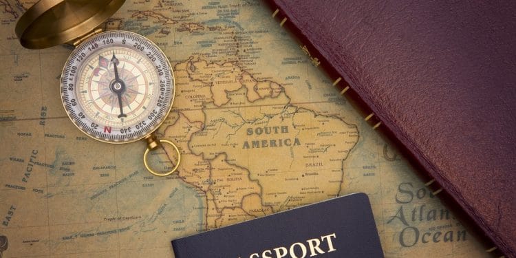emigrantes-carretera-bus-pagar-criptomonedas