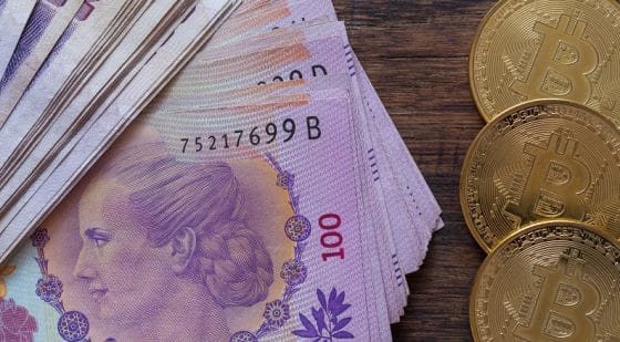 Criptomonedas se cotizan por encima del valor oficial del dólar en Argentina