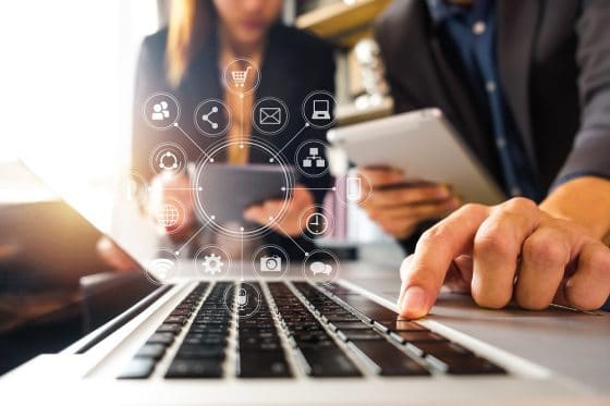 Entusiastas de Bolivia promueven el uso de firmas digitales para mejorar servicios