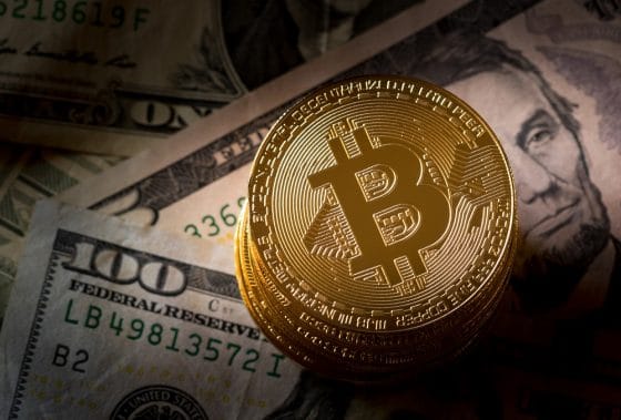 Congresista de EE. UU. ve en bitcoin una amenaza para el dólar estadounidense