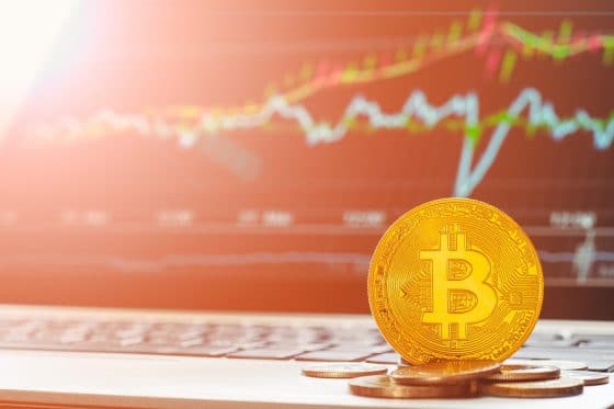 Precio de bitcoin sube 4% en 24 horas y supera los USD 9.000
