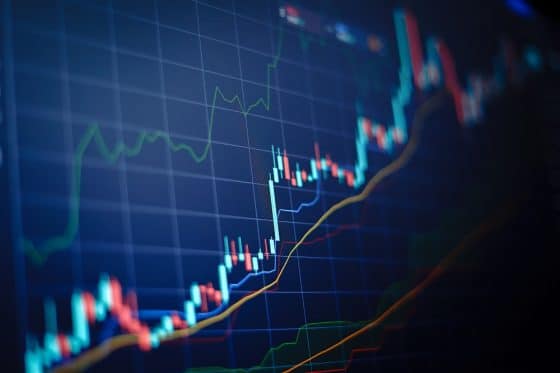 Criptomoneda ATOM cae 7% tras salida del creador de su red