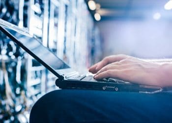 Dante Federighi propone la minería de bitcoin como alternativa para generar un flujo de dinero adicional. Fuente: photocreo/elements.envato.com