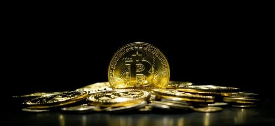 Cantidad de bitcoins depositados en las casas de cambio cayó casi 7% en marzo