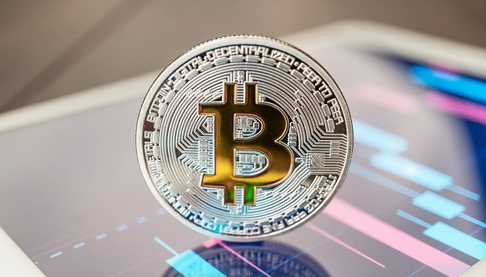 El trading de bitcoin es una actividad que requiere tiempo, algo que luce disponible en una época de cuarentena por coronavirus. Fuente: garloon/elements.envato.com