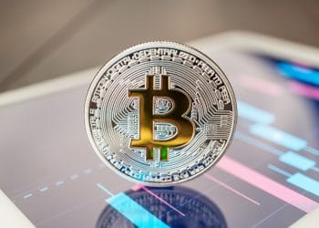 El trading de bitcoin es una actividad que requiere tiempo, algo que luce disponible en una época de cuarentena por coronavirus. Fuente: garloon/elements.envato.com