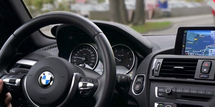 BMW trabaja en el establecimiento de estándares de identidad digital para vehículos con blockchain. Fuente: Pexels /pixabay.com