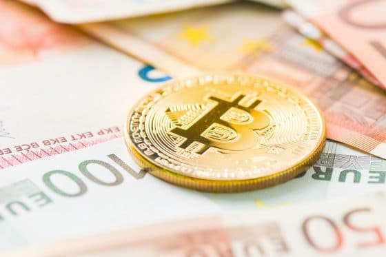 Banco tradicional de Italia lanza servicio de compra y venta de bitcoin
