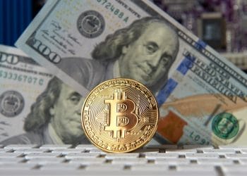 Los portales de monitoreo del dólar paralelo en Venezuela usan a bitcoin como referente. Fuente: byrdyak/elements.envato.com