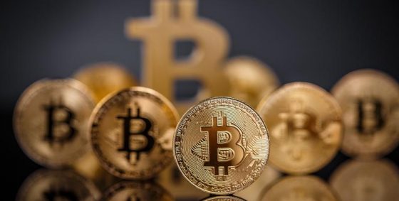 Mercado de criptomonedas en verde tras auge de bitcoin de 12% en 24 horas