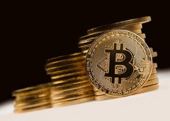 Luego de la baja de las semanas anteriores, el precio de bitcoin crece lentamente. Fuente: stokkete/elements.envato.com