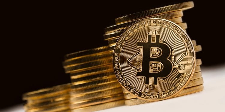 Luego de la baja de las semanas anteriores, el precio de bitcoin crece lentamente. Fuente: stokkete/elements.envato.com