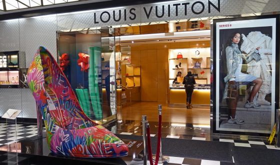 Louis Vuitton solicita registro para servicios de criptomonedas en Brasil