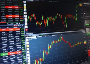 Gráfico de movimientos de mercado en computadoras. Fuente: PIX1861/ Pixabay.com