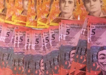 Serie de pintura sobre billetes venezolanos Los Deplorables, de Tom Badley. Imagen cortesía Tom Badley