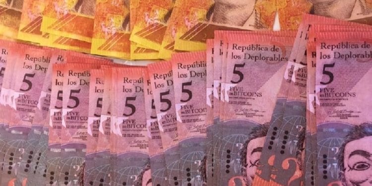 Serie de pintura sobre billetes venezolanos Los Deplorables, de Tom Badley. Imagen cortesía Tom Badley