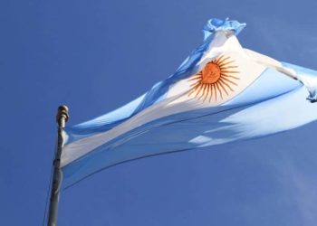 La bandera de Argentina ondeando. Fuente: Pexels/ Pixabay.com