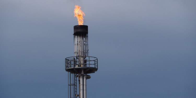 La quema de gas natural resulta altamente nociva para el medio ambiente. Fuente: Ratfink1973/ Pixabay.com