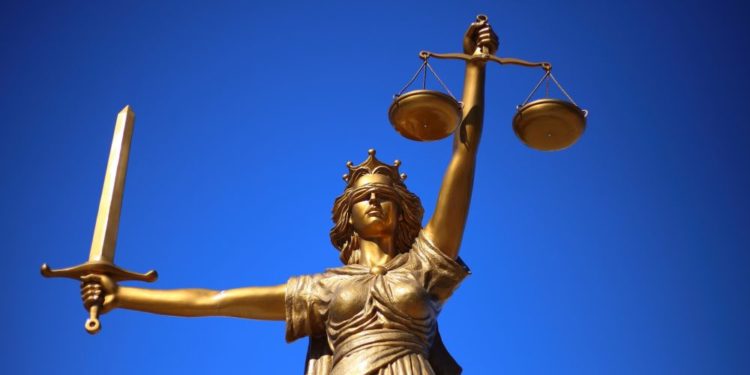 La estatua de la justicia, inspirada en la diosa griega Temis. Fuente: WilliamCho/ Pixabay.com