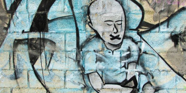 Graffiti en muro, ilustrando las limitaciones de la censura. Fuente: dimitrisvetsikas1969/ Pixabay.com