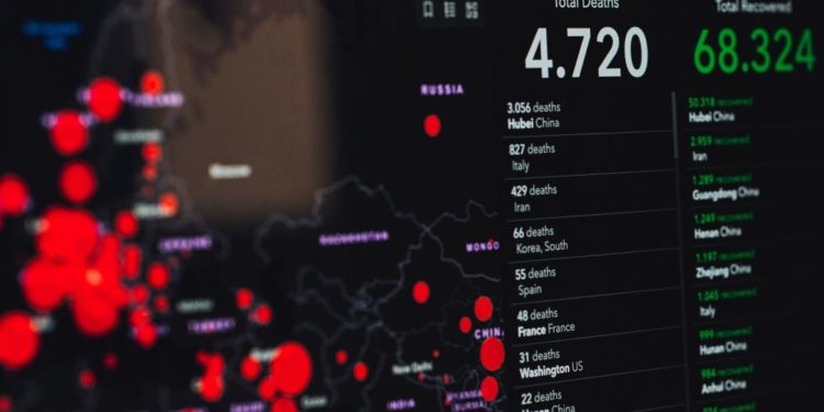 Página web que lleva el conteo en tiempo real de los casos confirmados con coronavirus y fallecidos por la pandemia. Fuente: Markus Spiske/ Pexels.com