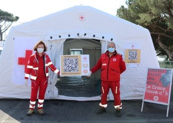 Con las donaciones en bitcoin, la Cruz Roja italiana erigió un Puesto Médico Avanzado (PMA) en un pueblo cerca de Roma. Fuente: @Helperbit/twitter.com