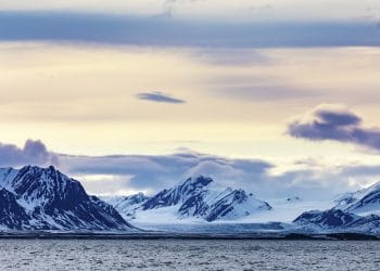 En una helada montaña de Svalbard, un archipiélago de Noruega, se enterrarán copias del código. Fuente: kjekol/elements.envato.com