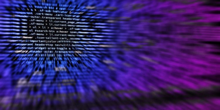 Pantalla de computador con codigos. Fuente: Pexels/ Pixabay.com