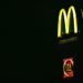 Anuncio de neon de McDonald´s. Fuente: Lisa Fotios/ Pexels.com