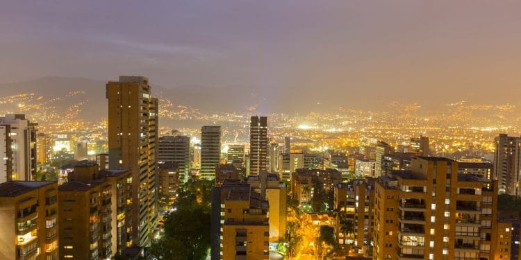 En la ciudad de Medellín se congregan un gran número de organizaciones de innovadores y emprendedores. Fuente: piccaya/elements.envato.com