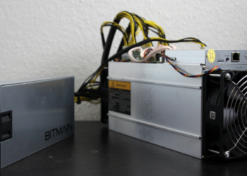 Un ASIC para minería de Bitcoin, manufacturado por la empresa Bitmain. Fuente: Instagram FOTOGRAFIN/ Pixabay.com