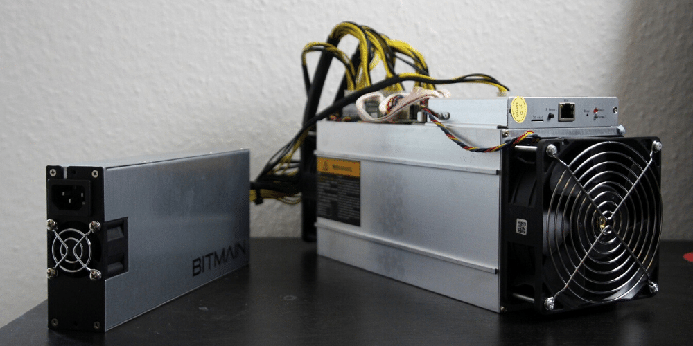 Un ASIC para minería de Bitcoin, manufacturado por la empresa Bitmain. Fuente: Instagram FOTOGRAFIN/ Pixabay.com