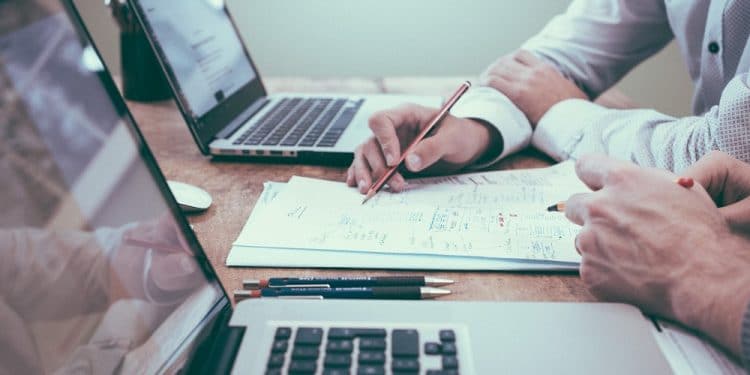 La organización hizo un balance tras lo ocurrido con MakerDAO y la fuerte caída del mercado. Fuente: Helloquence /unsplash.com