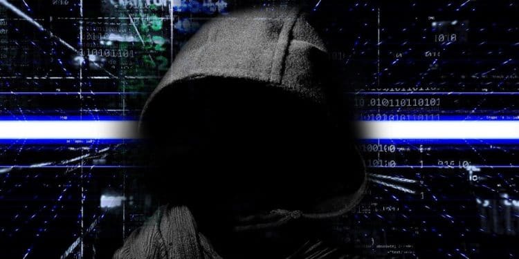 Hacker manejando códigos. Fuente: Pete Linforth /pixabay.com