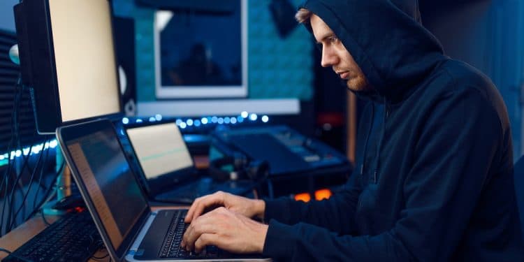 Vendedores inescrupulosos utilizan la web oscura para ofrecer productos relacionados con la pandemia. Fuente: NomadSoul1/elements.envato.com