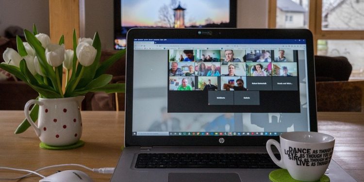 Sesión abierta para videoconferencias en línea. Fuente: Armin Schreijäg/pixabay.com