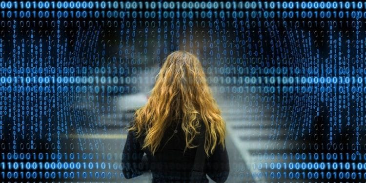 privacidad-mujer-camino