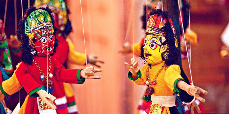 Marionetas de madera. Fuente: Free-Photos.