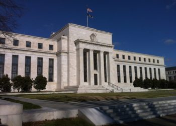 economistas-discusión-bitcoin-dinero-fiat